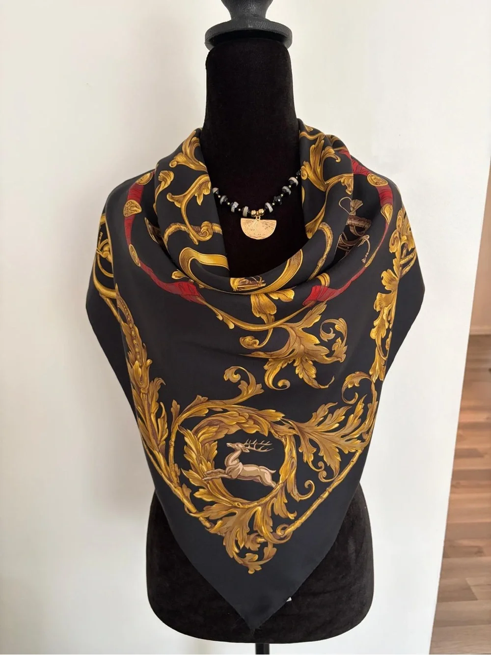 Vintage Wathne 100% Silk Scarf 34.5” Square Hand Rolled Made in Japan - Picture 2 of 8